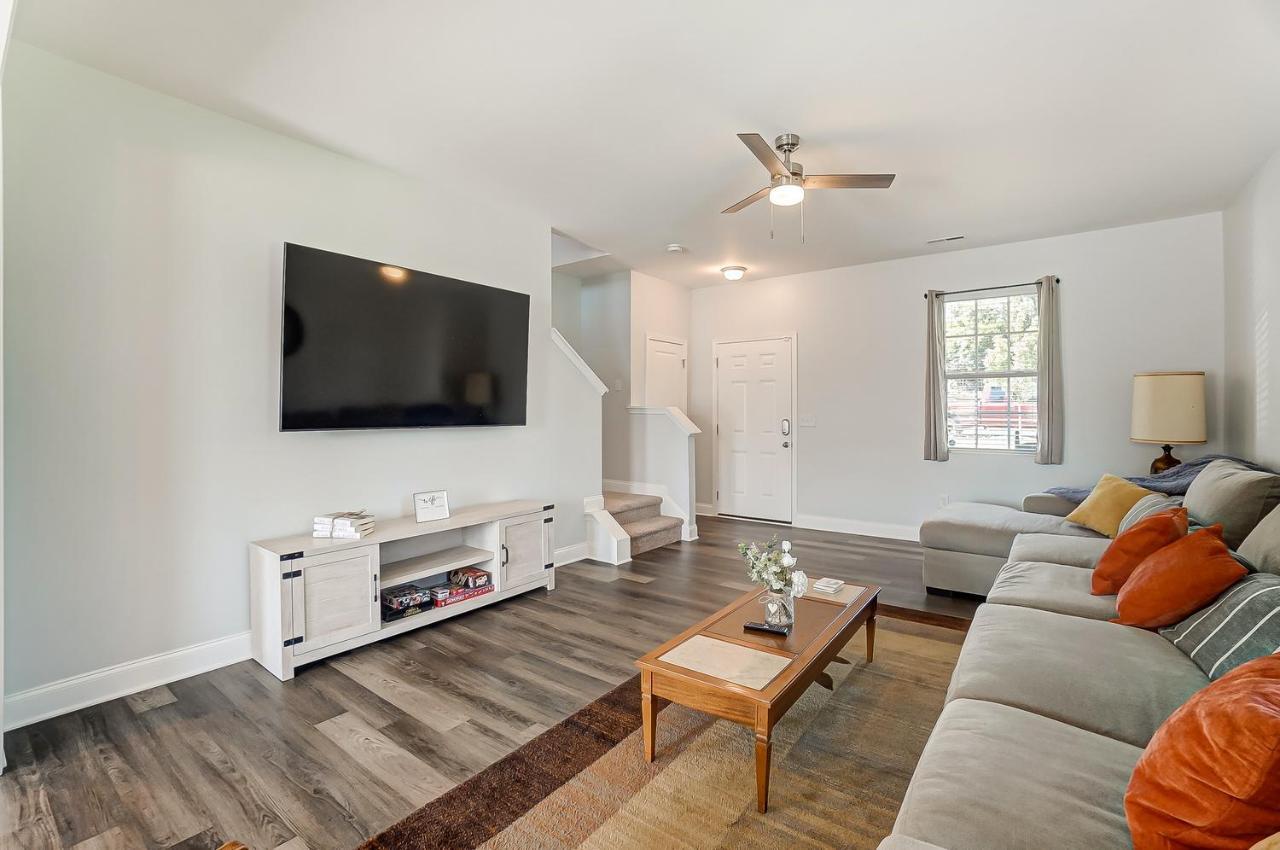 Casa de férias New!! Cozy In Charlotte, Near White Water Center, Uptown & Airport!