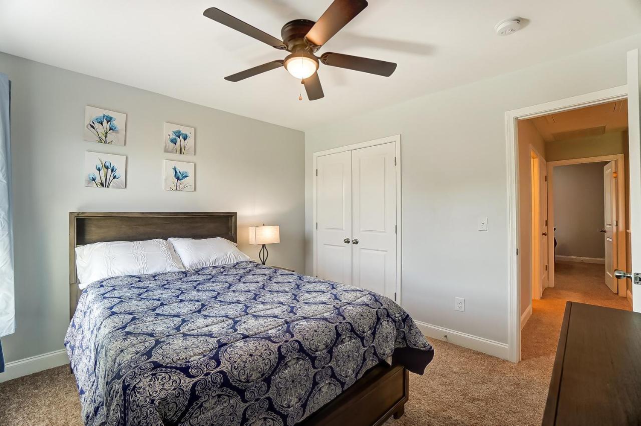 Casa de férias New!! Cozy In Charlotte, Near White Water Center, Uptown & Airport!