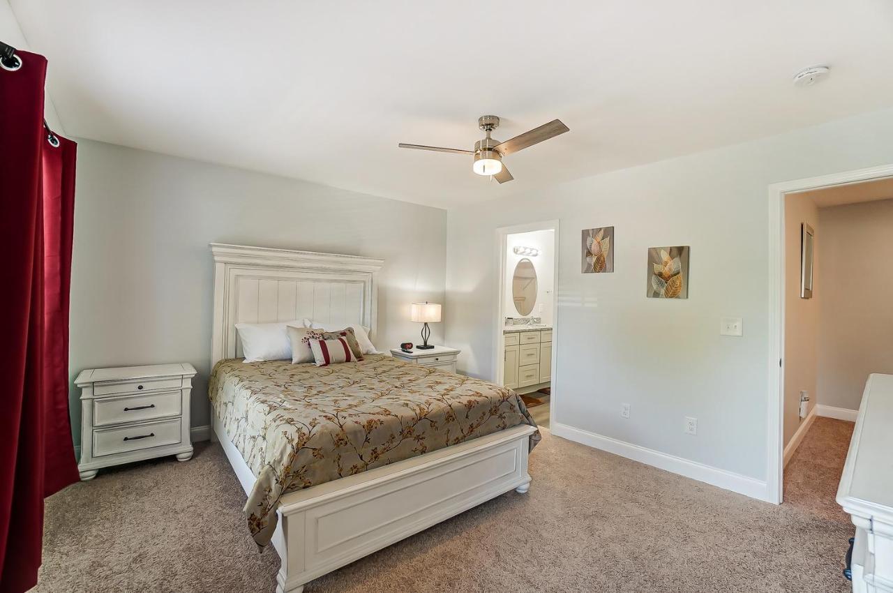 Casa de férias New!! Cozy In Charlotte, Near White Water Center, Uptown & Airport! Charlotte