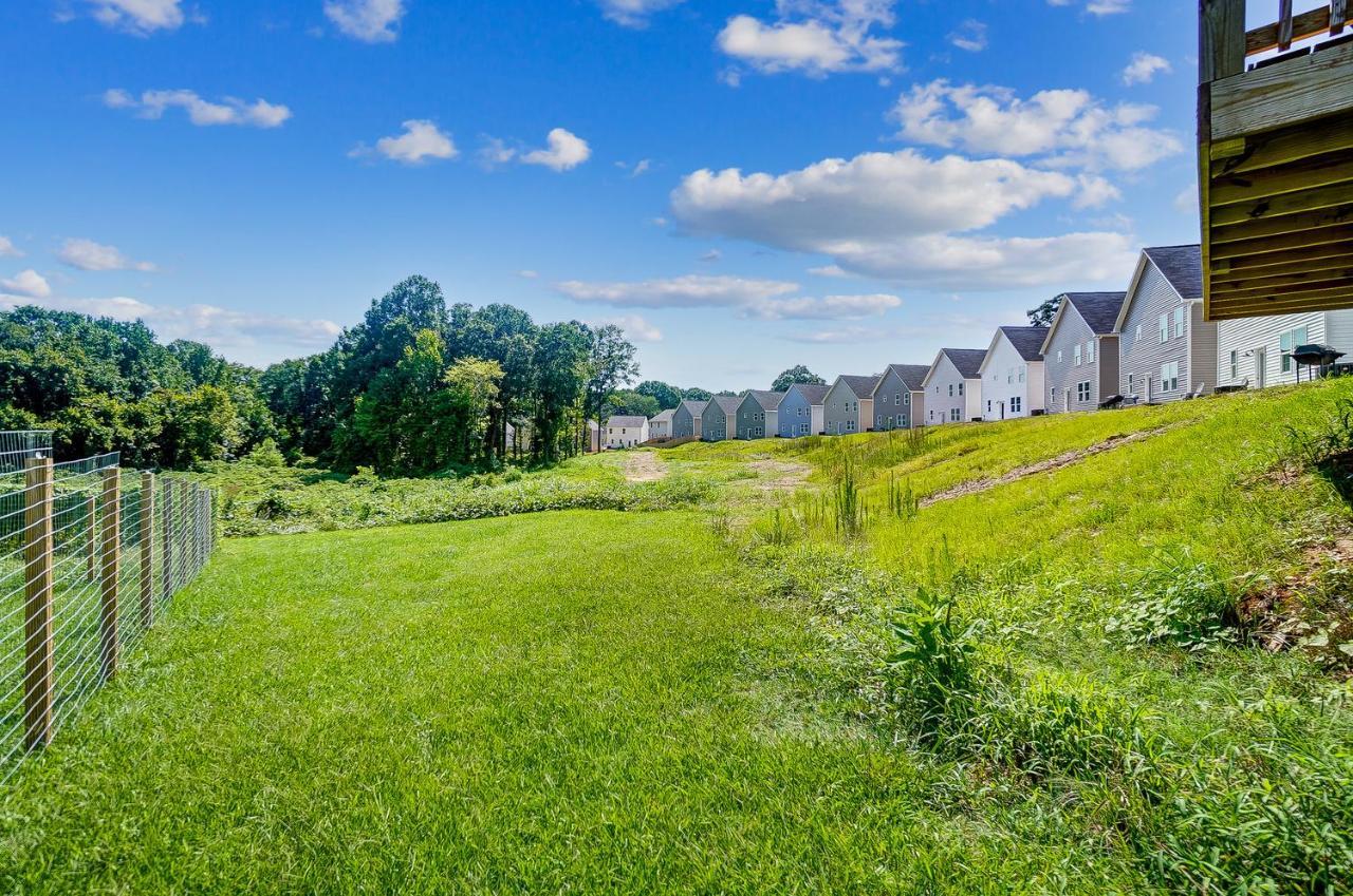 New!! Cozy In Charlotte, Near White Water Center, Uptown & Airport! Casa de férias Charlotte